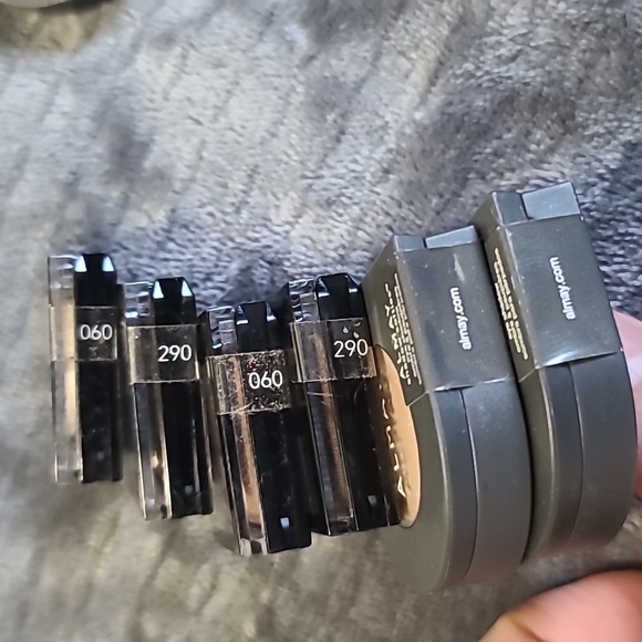 Eye shadow - Picture 3 of 3